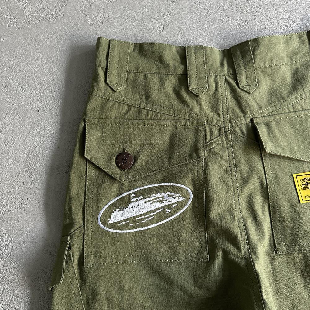 Slant pocket green shorts