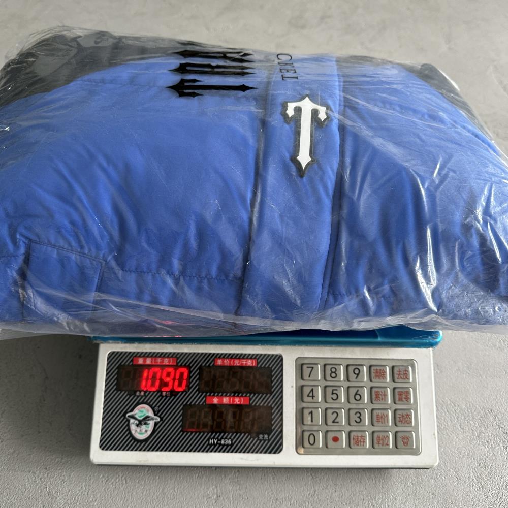 decoded arch puffer-black blue