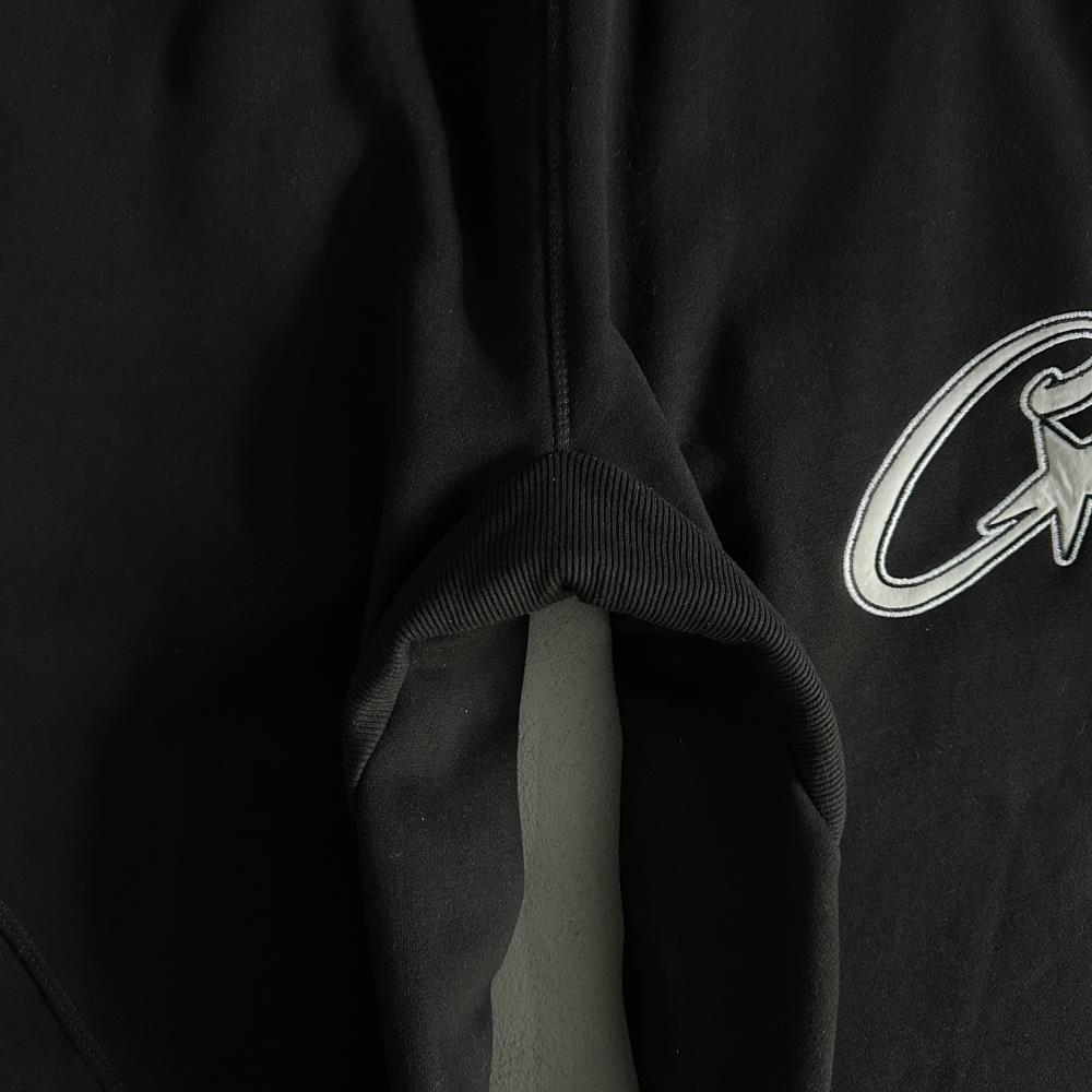 Satin C-star applique suit-black