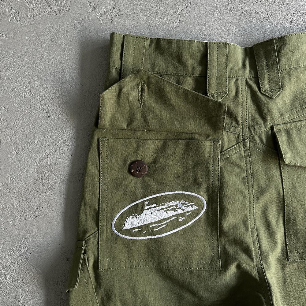 Slant pocket green shorts