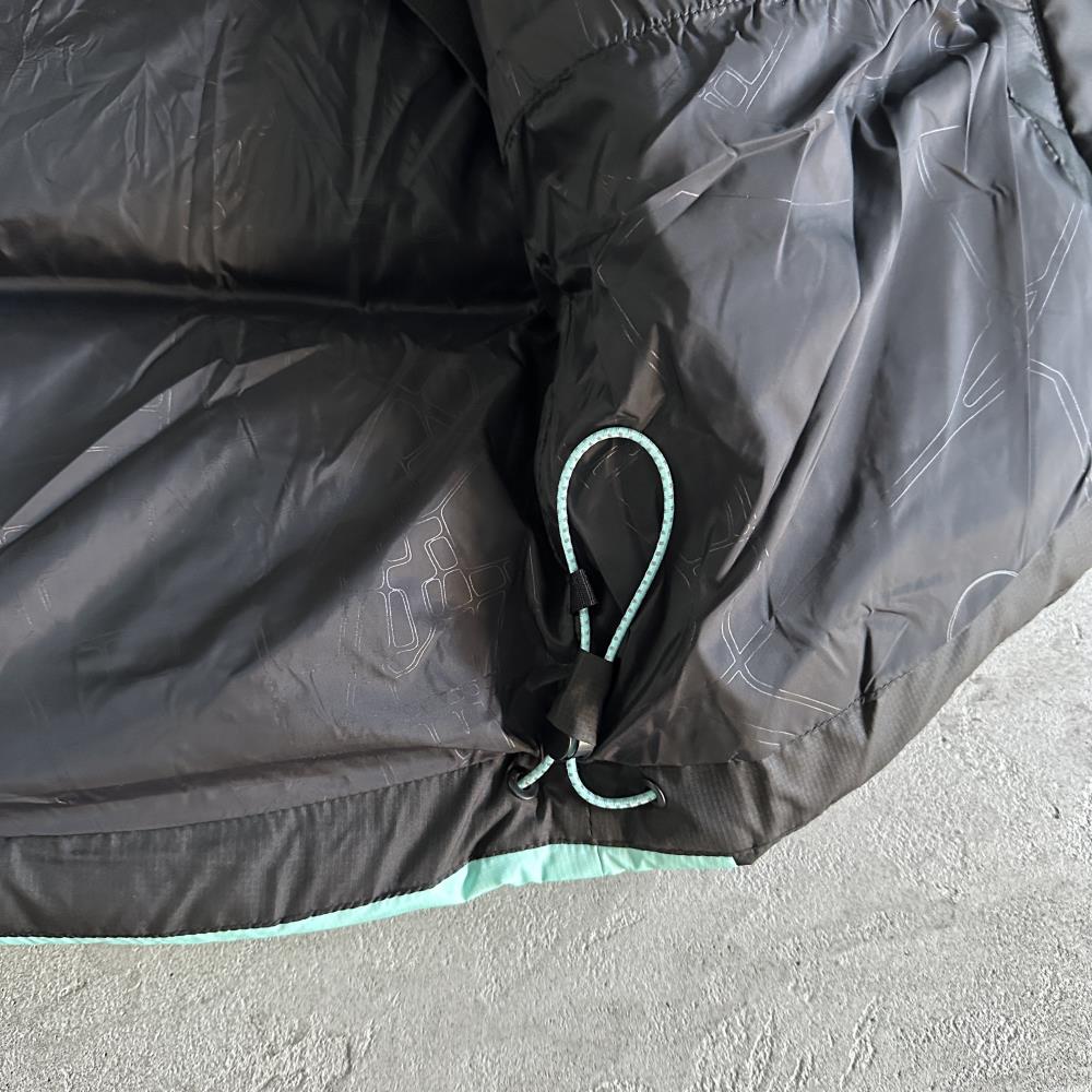 syna down jacket- Black and blue