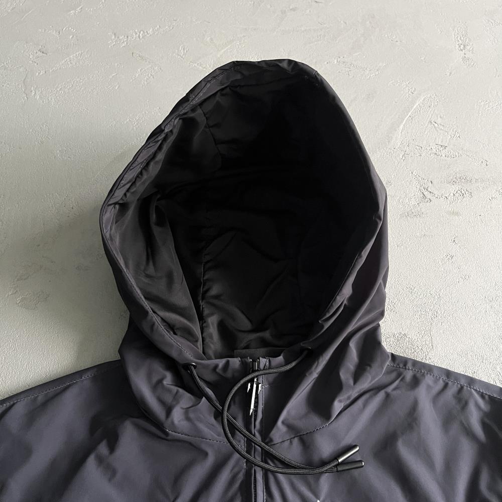 outline arch windbreaker-black gradient