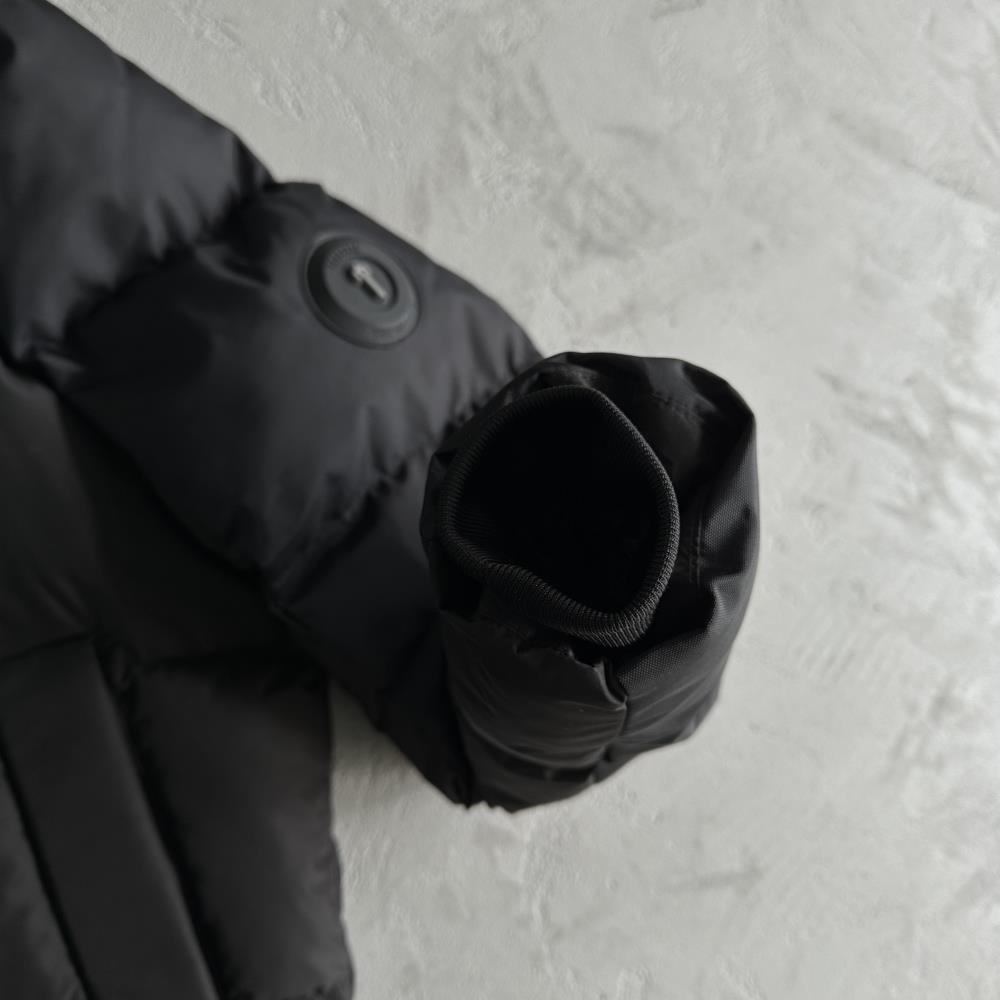decoded arch puffer-black