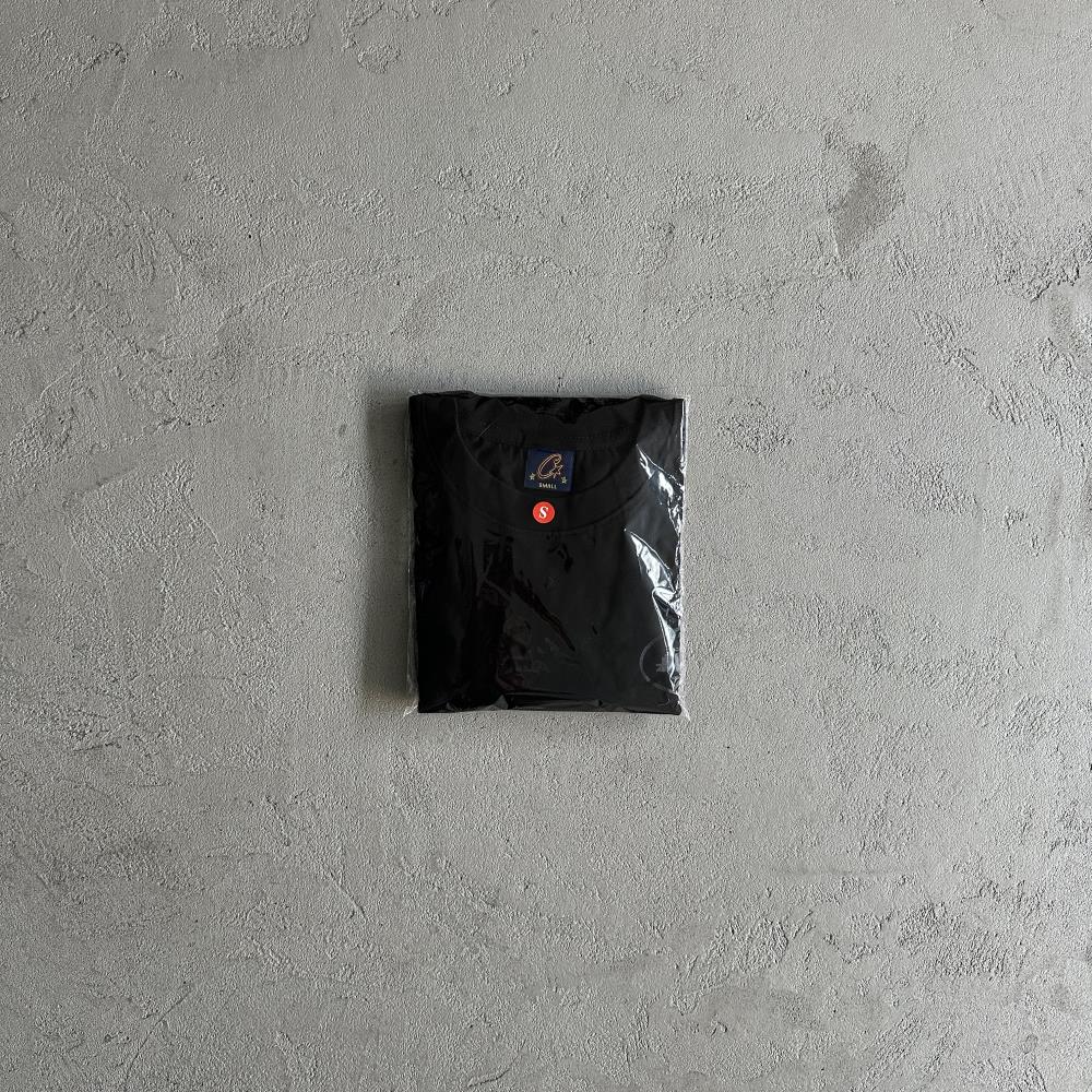 Round r-labeled tee all balck