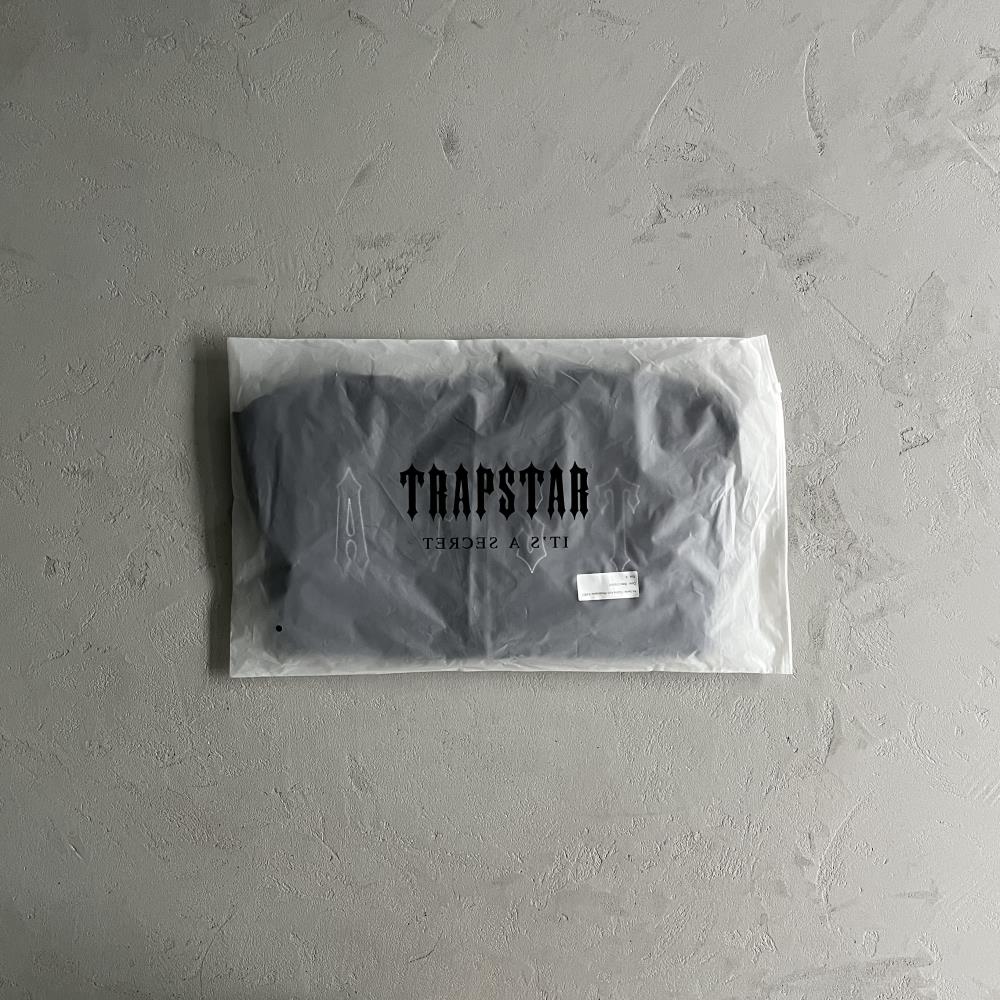outline arch windbreaker-black gradient