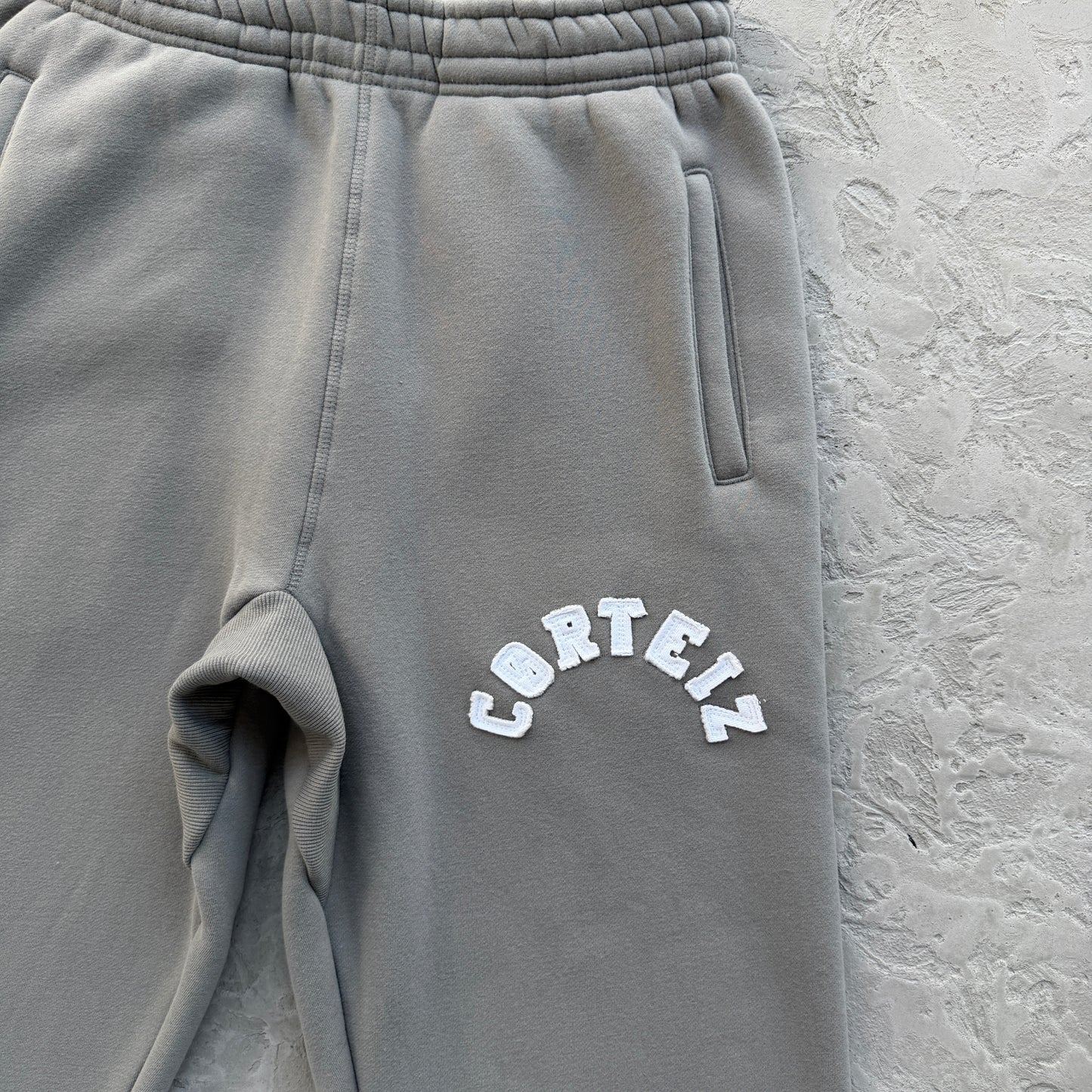 college arch open hem set-grey