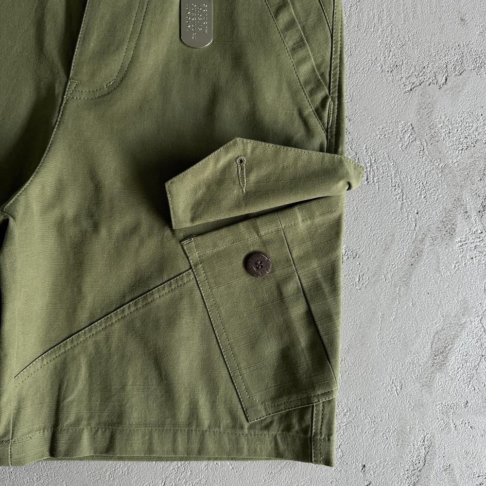 Slant pocket green shorts