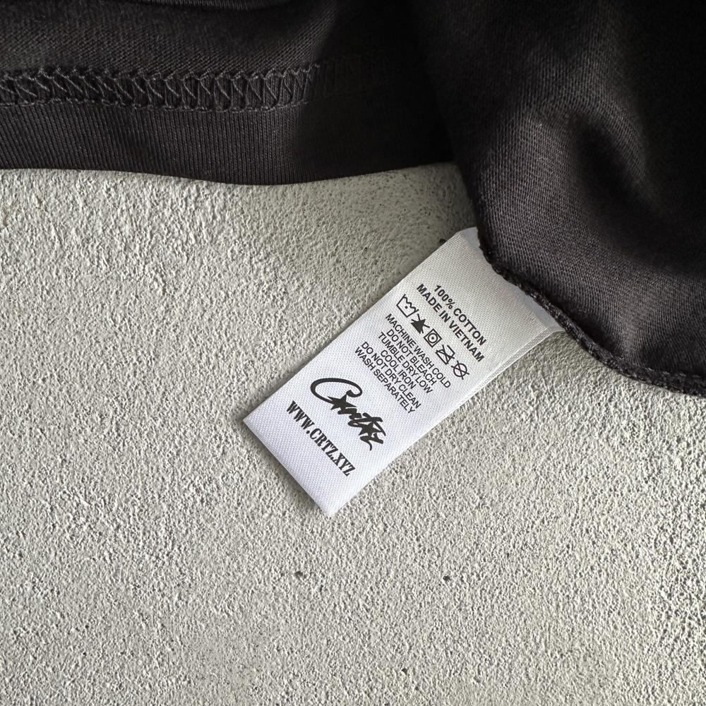 times new roman tee -black