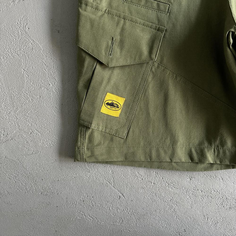 Slant pocket green shorts
