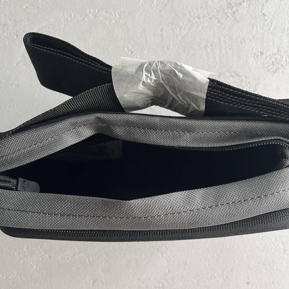 MT-gray and black color matching satchel
