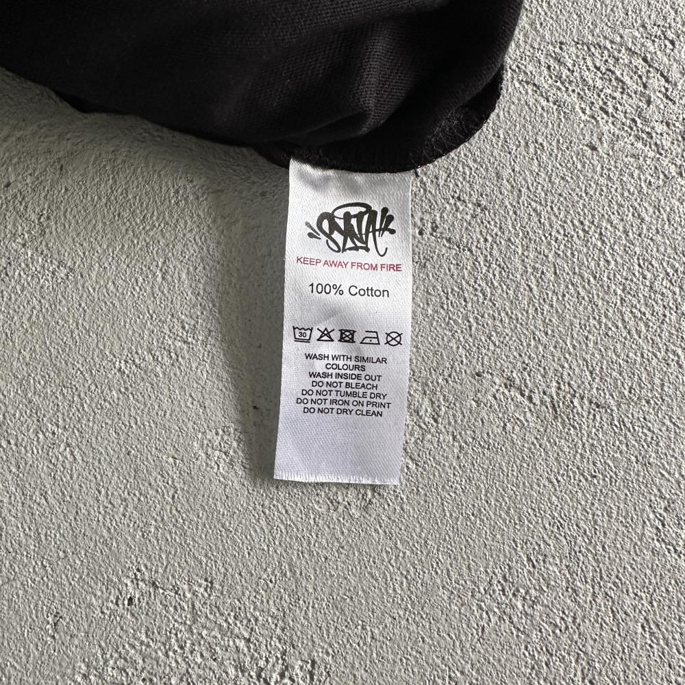 Syna Men's Black T-shirt