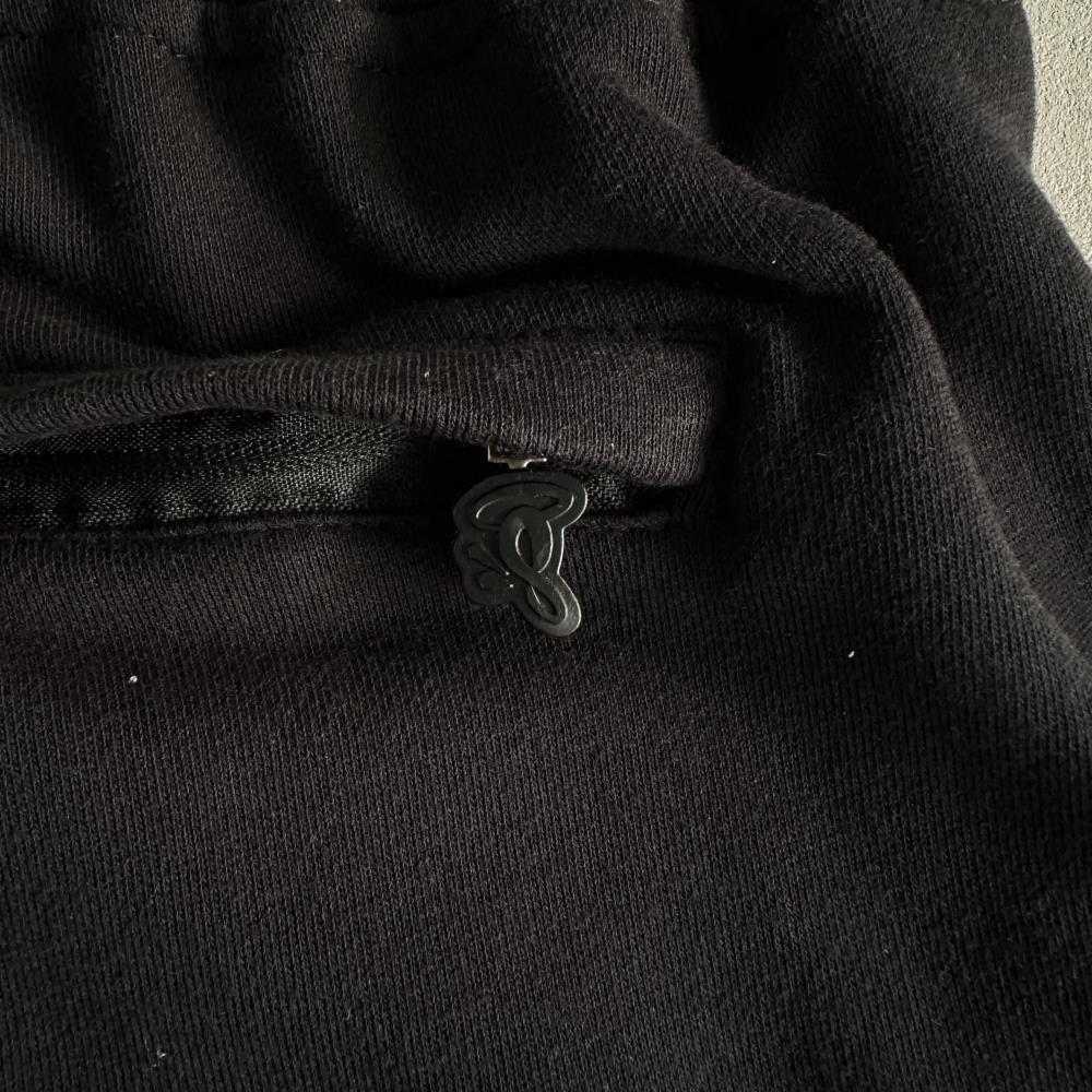 Syna Men's Black T-shirt