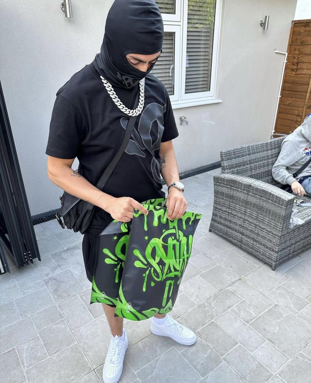 Syna Men's Black T-shirt