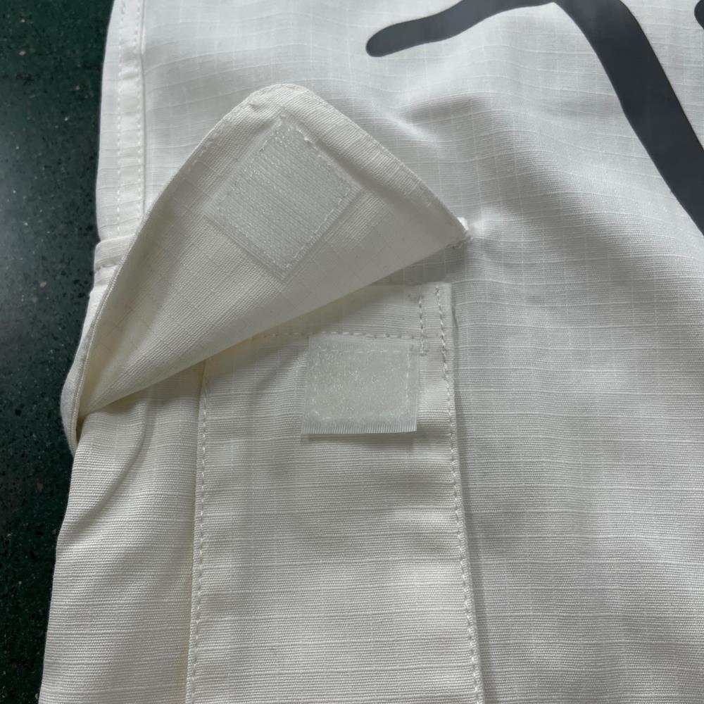 White Graff Cargos