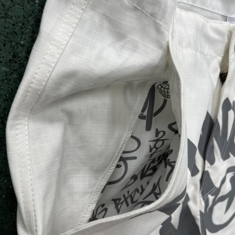 White Graff Cargos