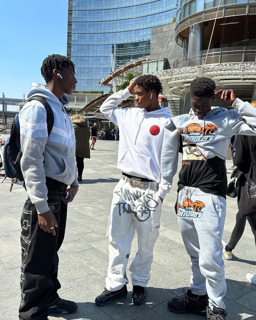 White Graff Cargos