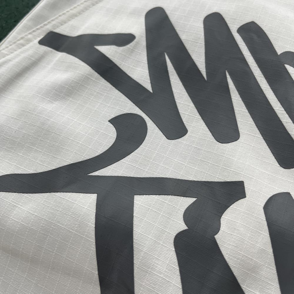 White Graff Cargos