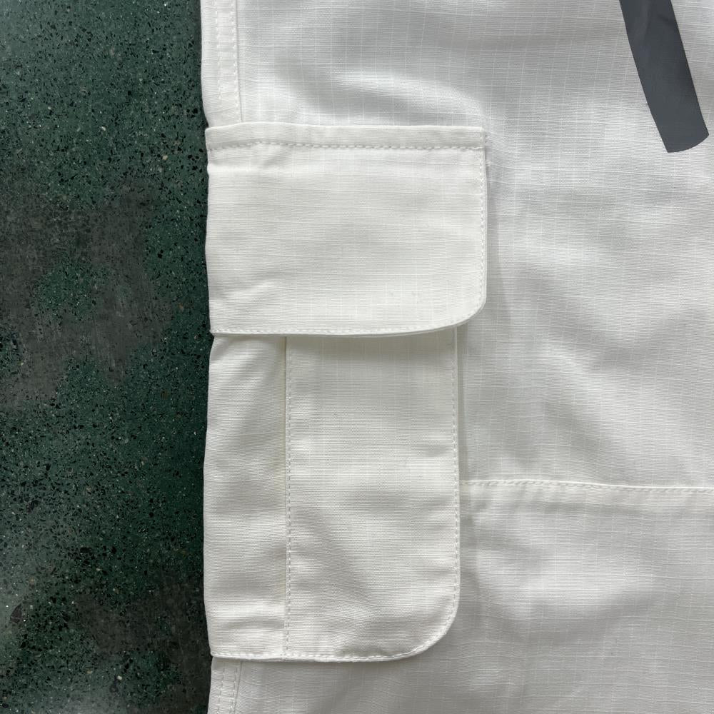 White Graff Cargos