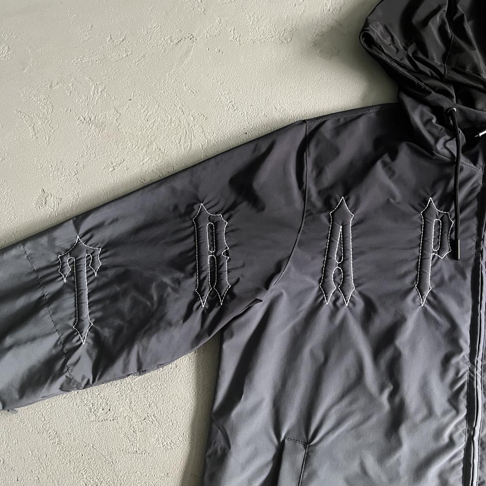 outline arch windbreaker-black gradient