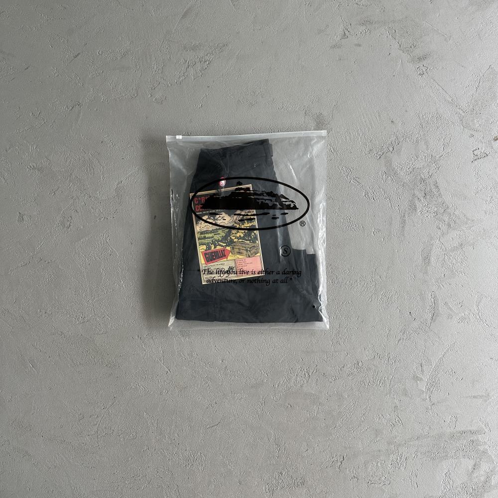 black cargo shorts