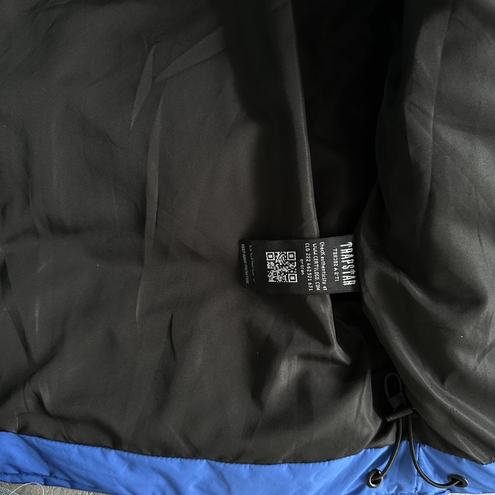 decoded arch puffer-black blue