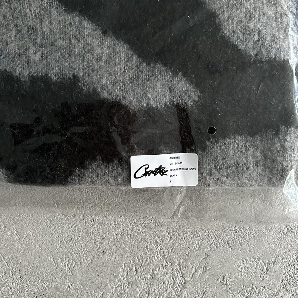 morehairfuzzy collar sweater-black