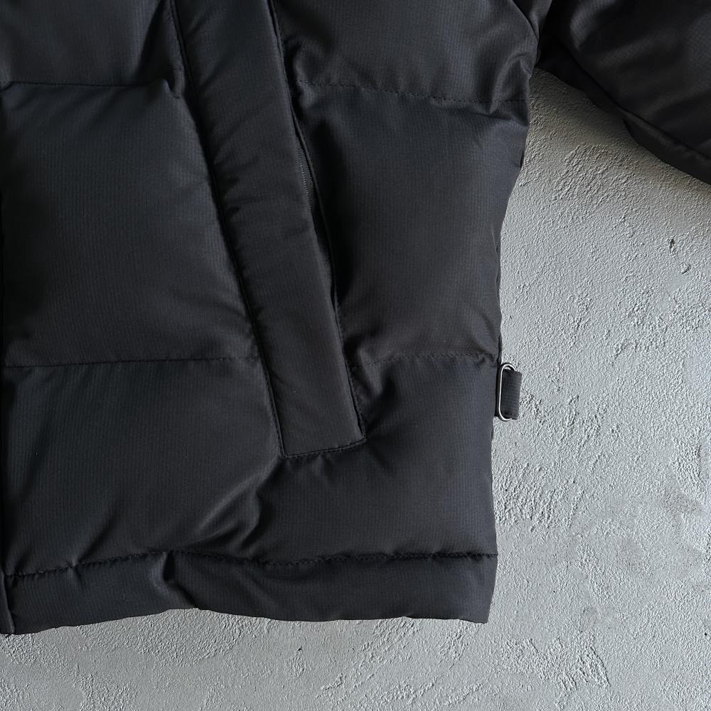 decoded 2022 hooded puffer-blackred
