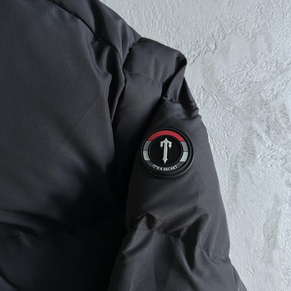 decoded 2022 hooded puffer-blackred