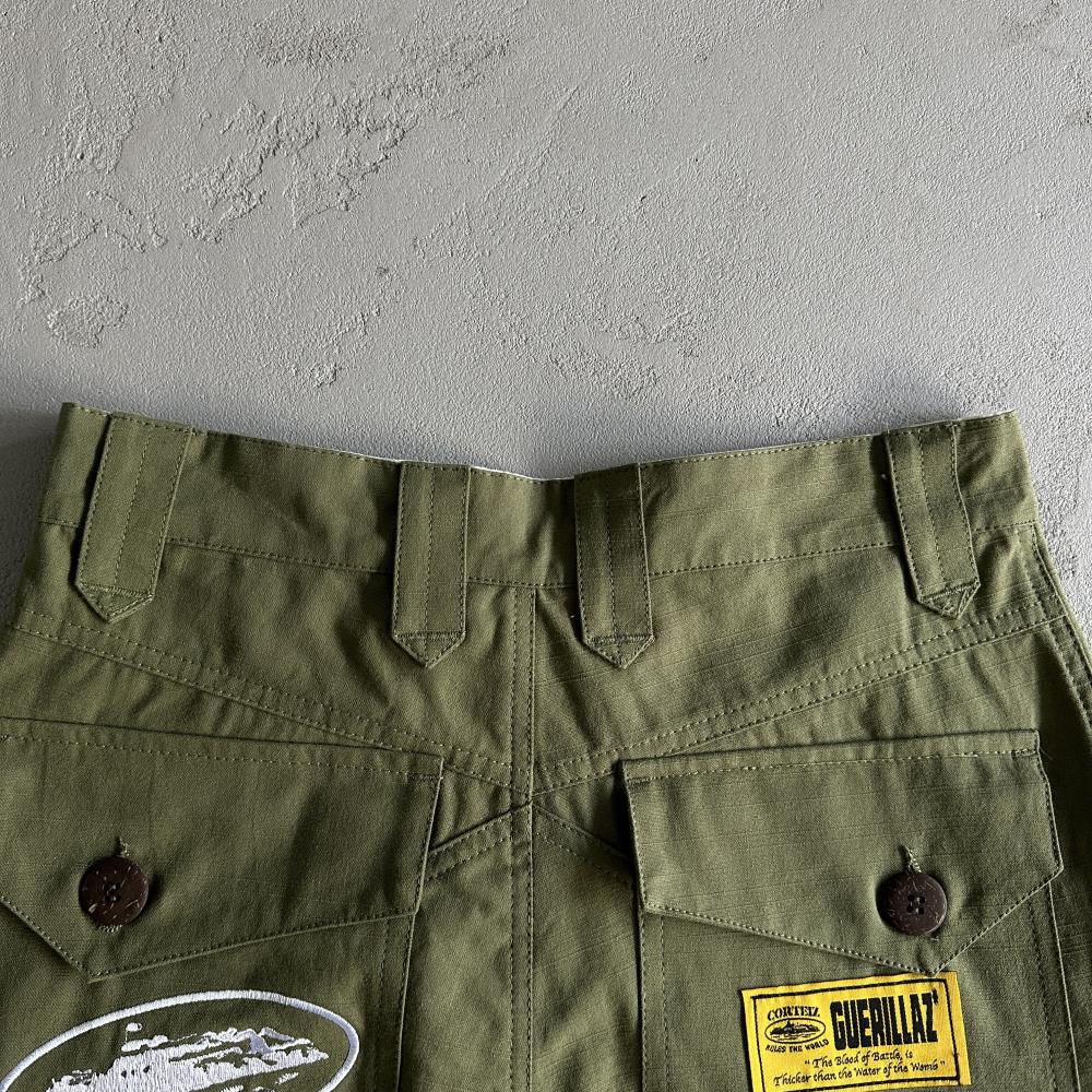 Slant pocket green shorts