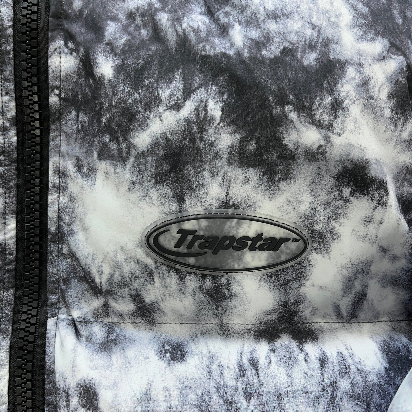hyperdrive puffer jacket-tie dye black/grey