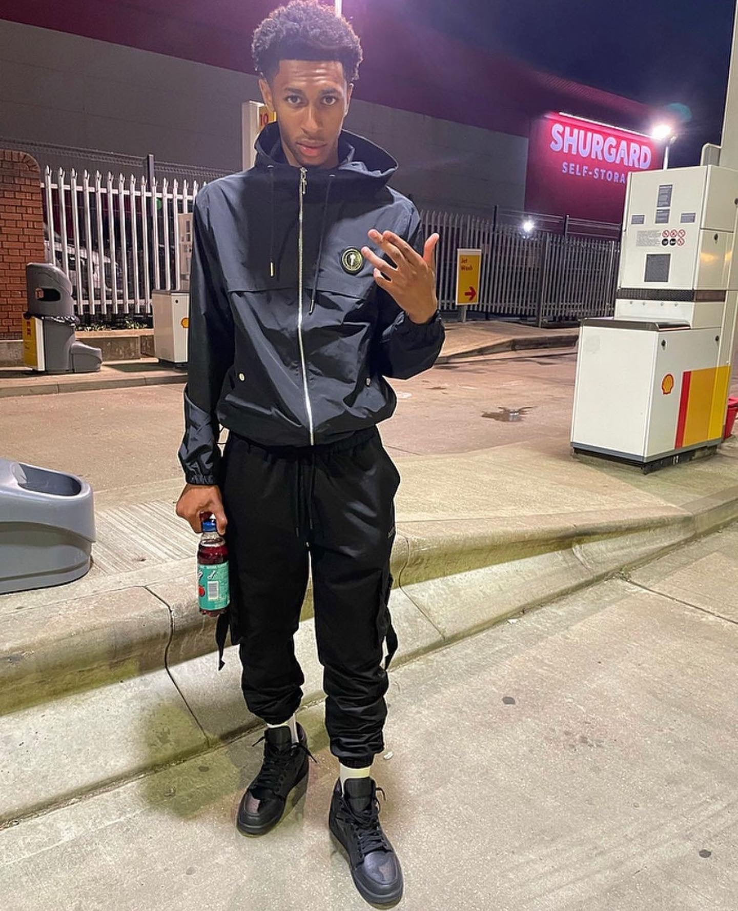irongate T windbreaker-black