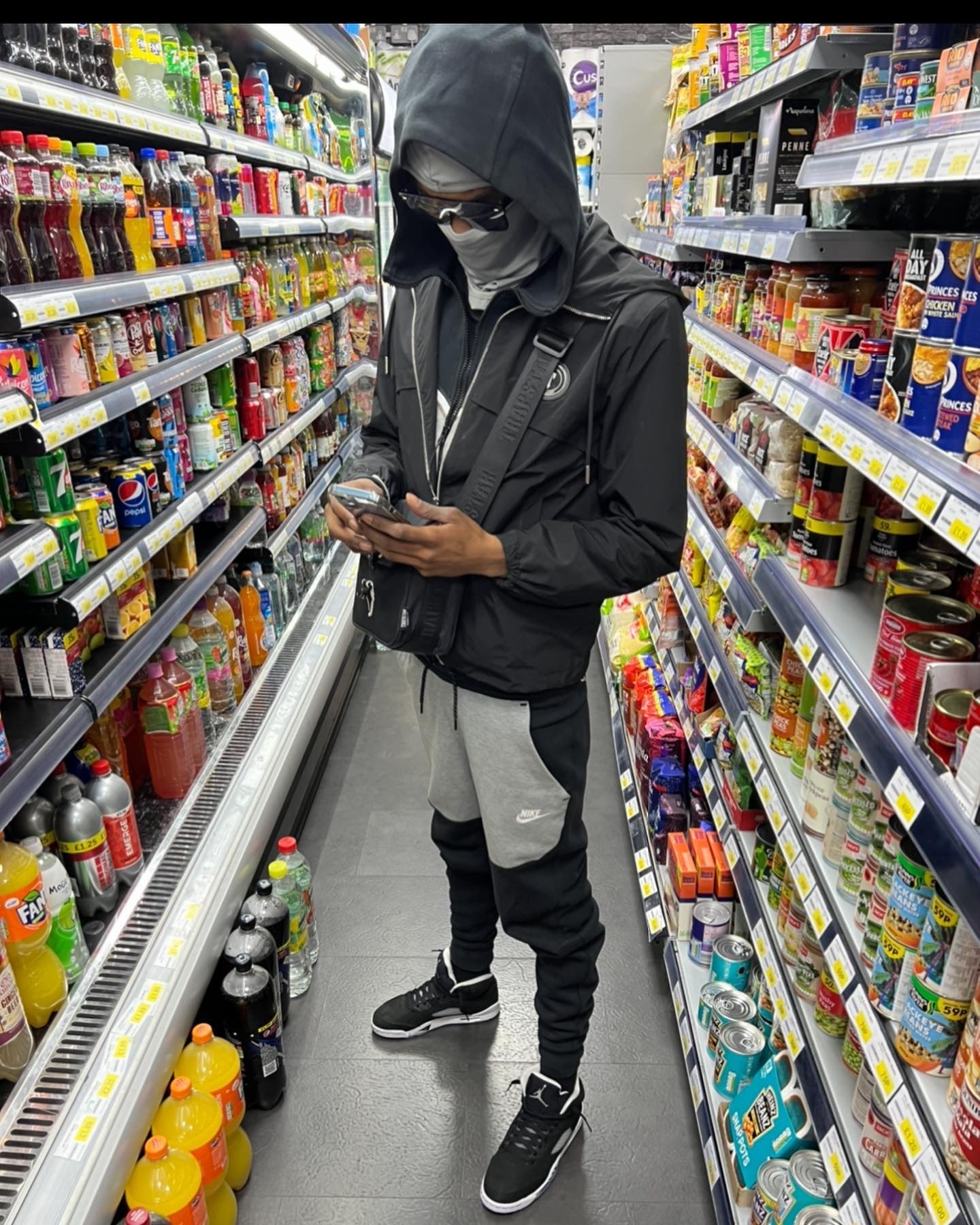 irongate T windbreaker-black