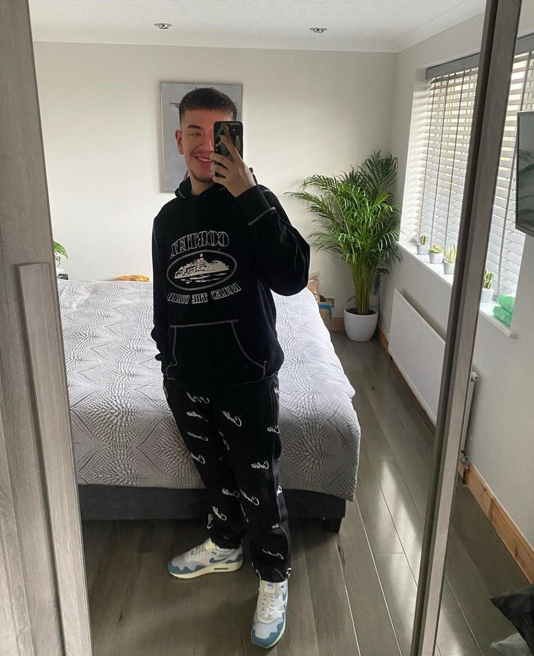 corteiz black joggers