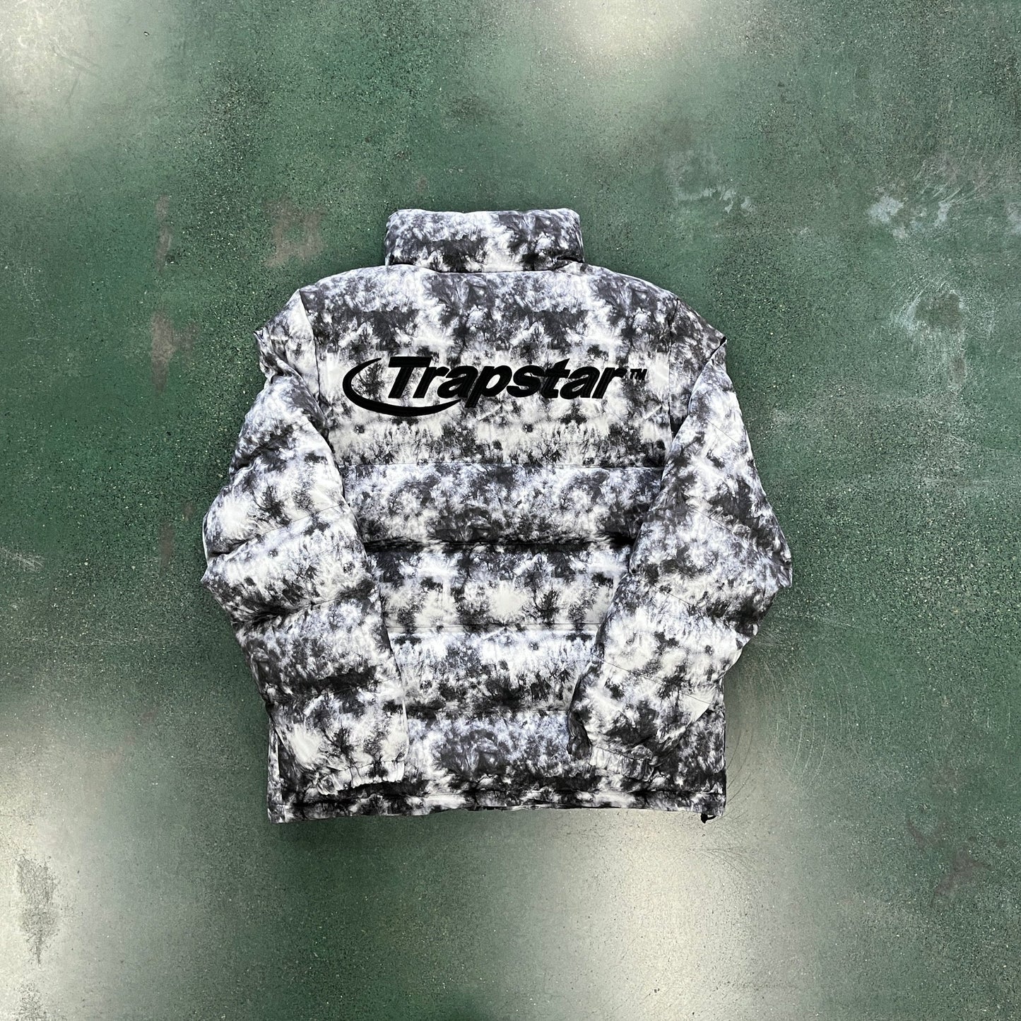 hyperdrive puffer jacket-tie dye black/grey