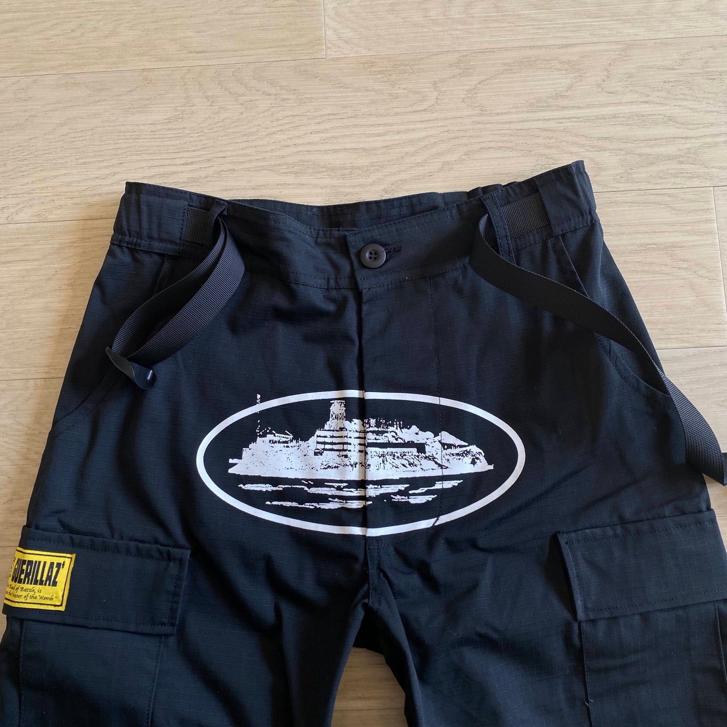Corteiz black White Logo Yellow Patch cargo