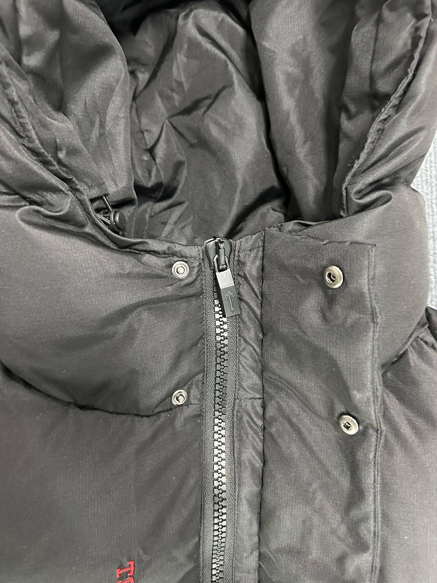 DECODED HOODED PUFFER 2.0 JACKET - RED