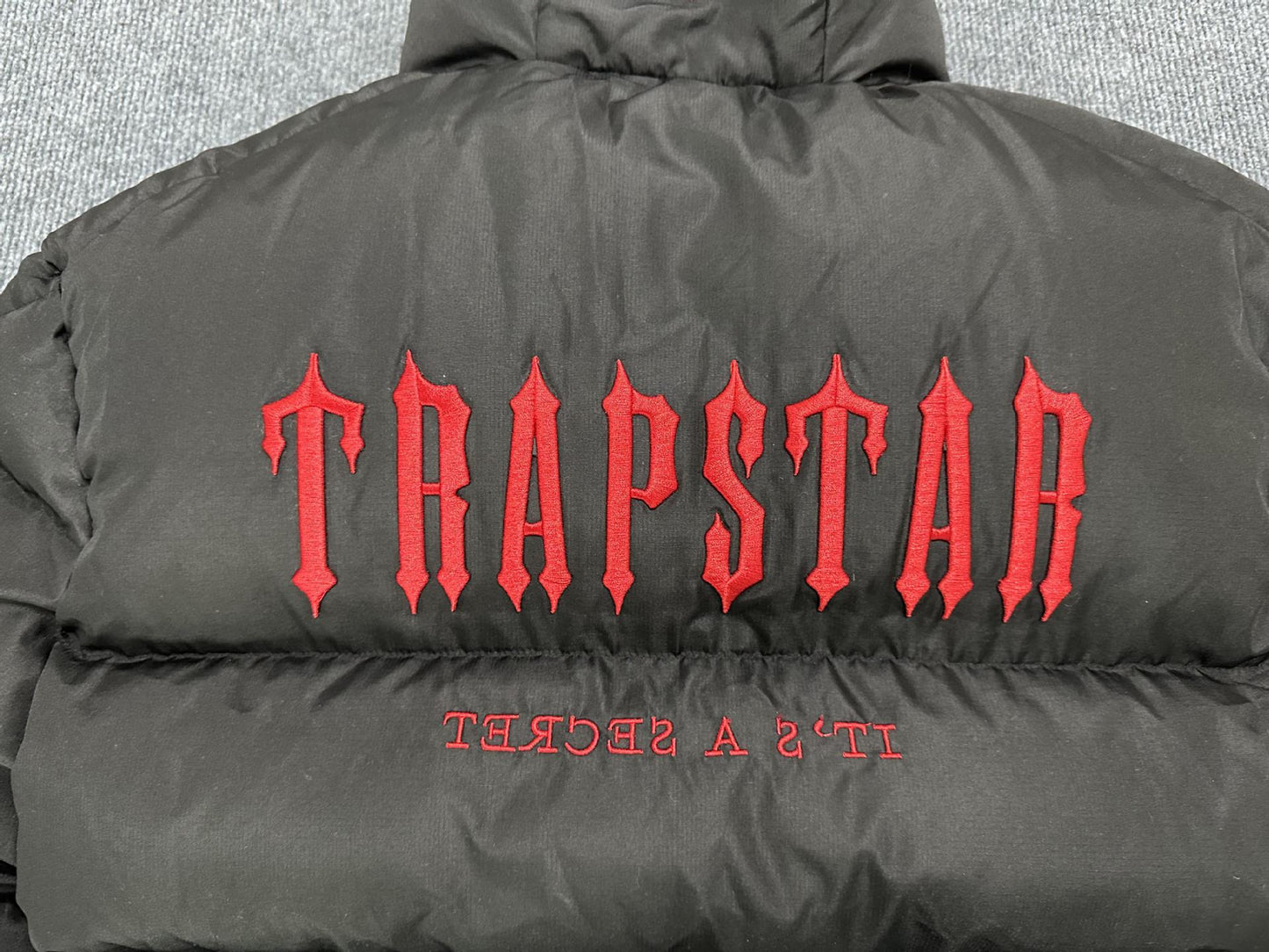 DECODED HOODED PUFFER 2.0 JACKET - RED