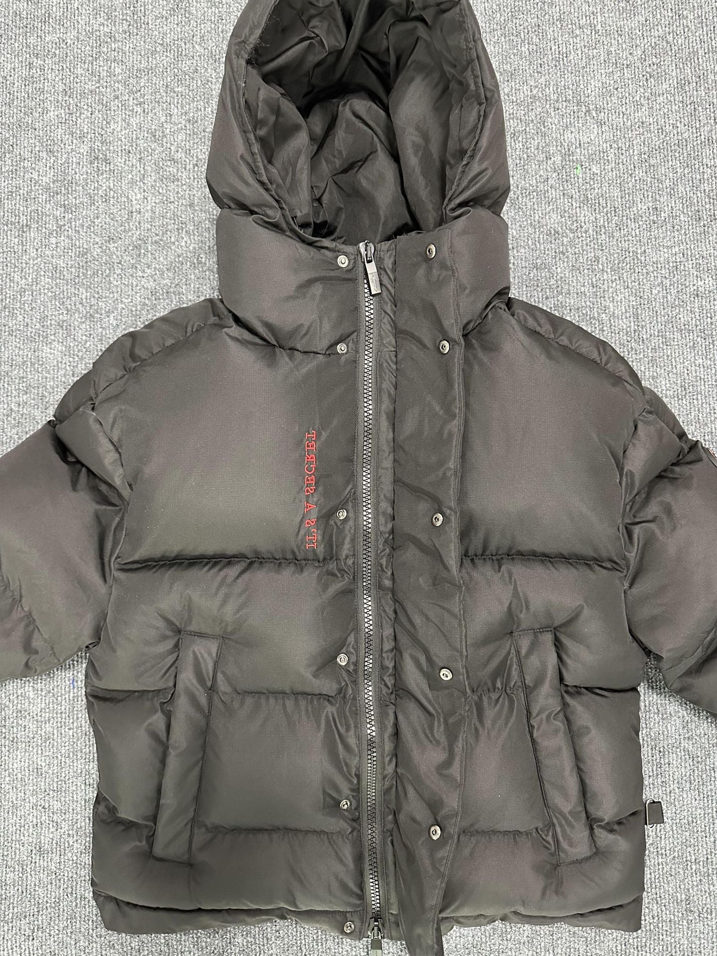 DECODED HOODED PUFFER 2.0 JACKET - RED