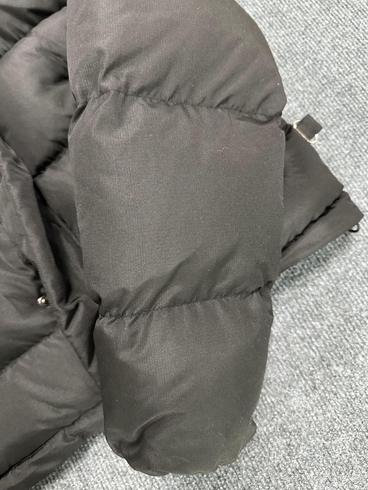 DECODED HOODED PUFFER 2.0 JACKET - RED