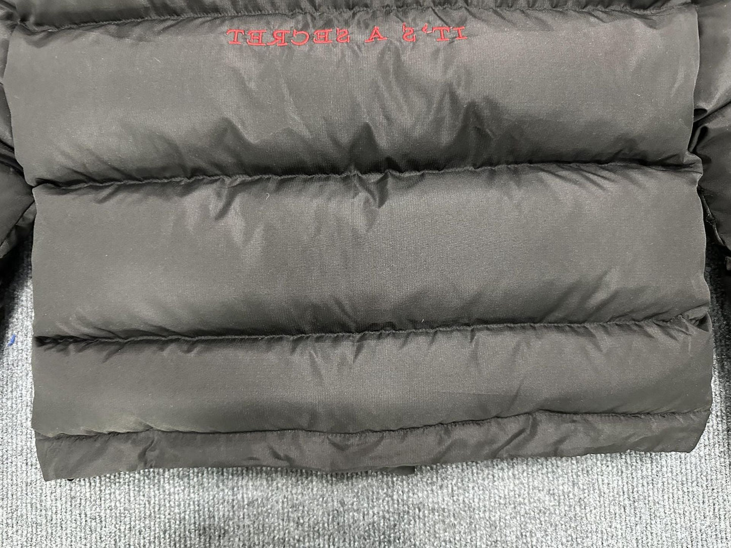 DECODED HOODED PUFFER 2.0 JACKET - RED
