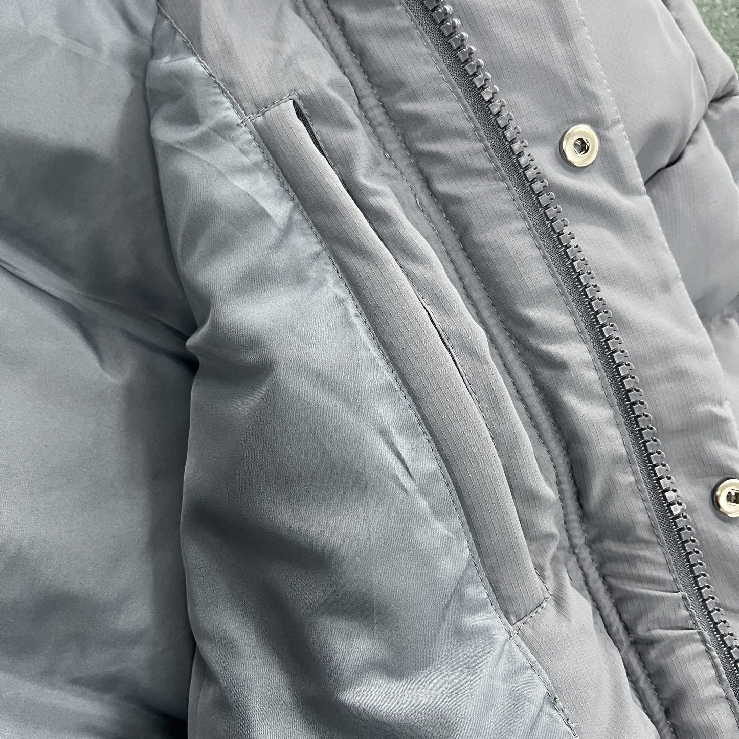 Decoded 2025 hooded puffer-GREY