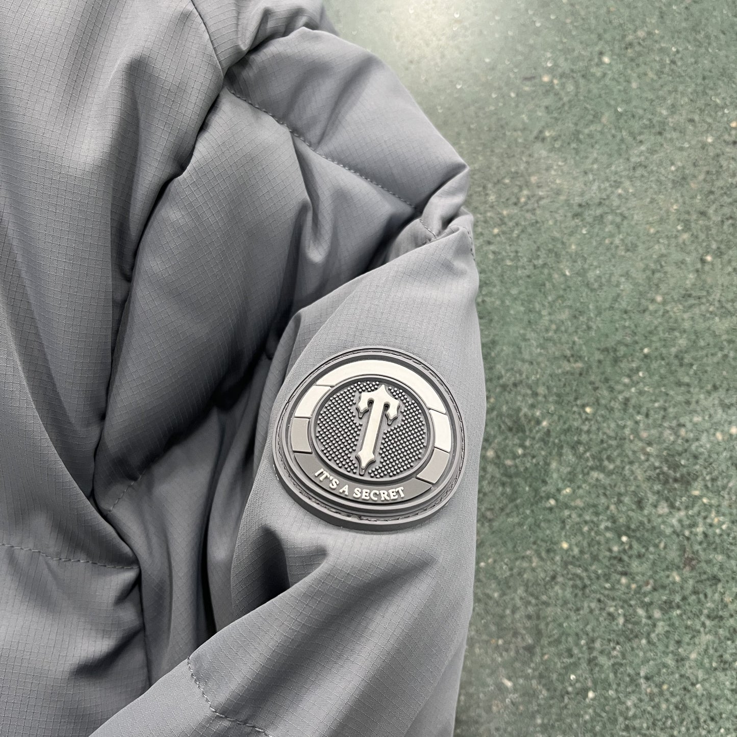 Decoded 2025 hooded puffer-GREY