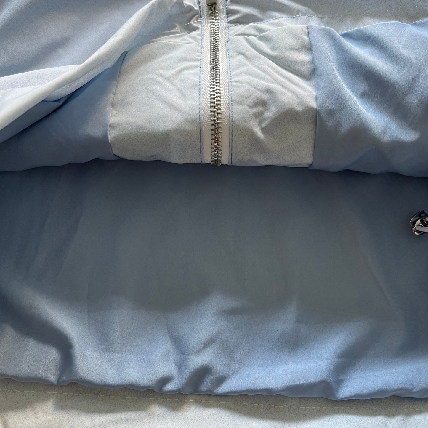 irongate T windbreaker-blue grdient blue