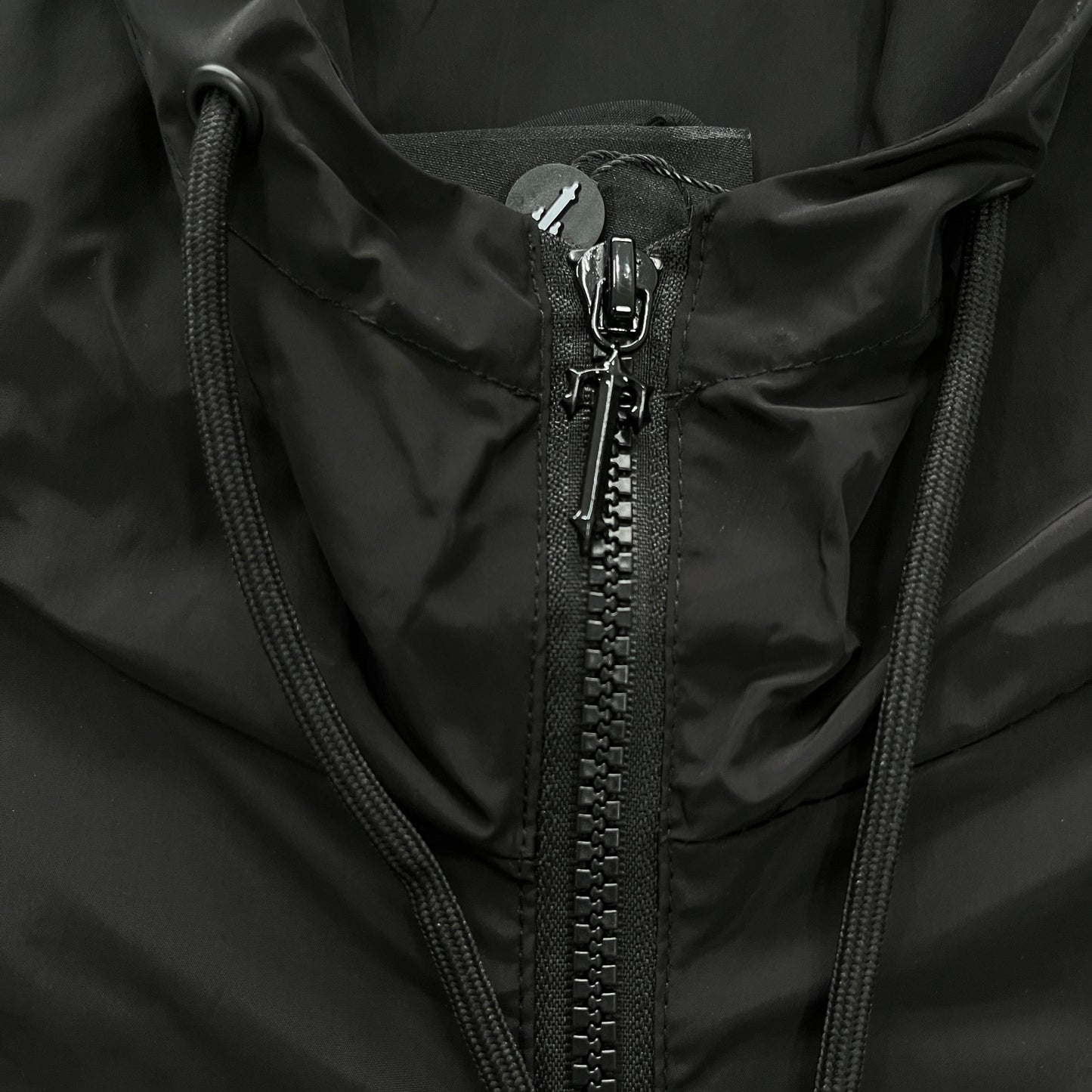 irongate T windbreaker-black red