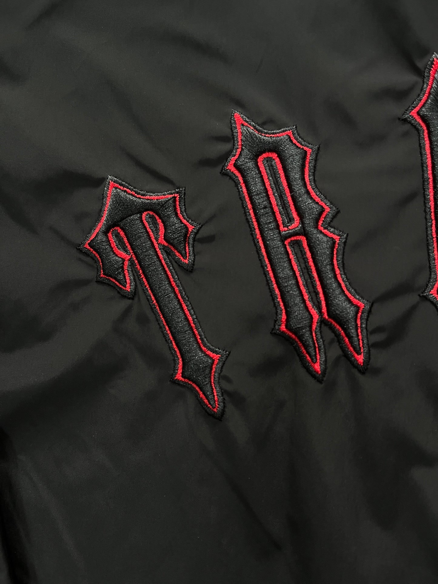 irongate T windbreaker-black red