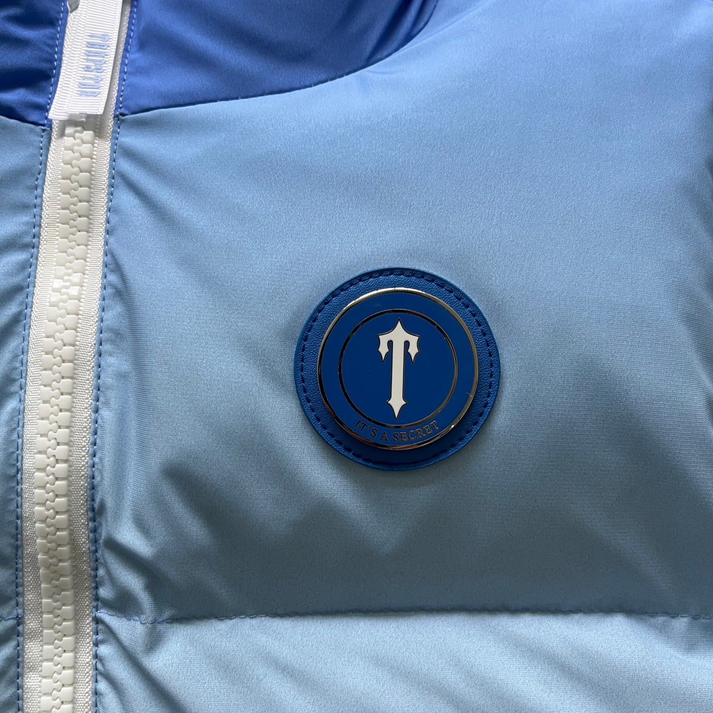 irongate badge gilte-ice blue