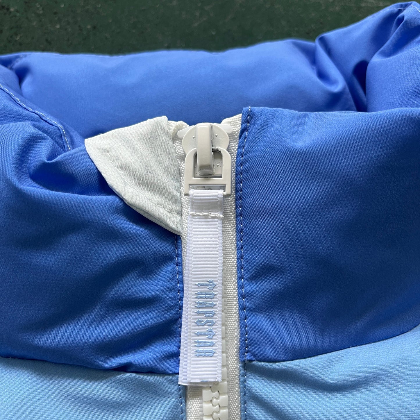 irongate badge gilte-ice blue