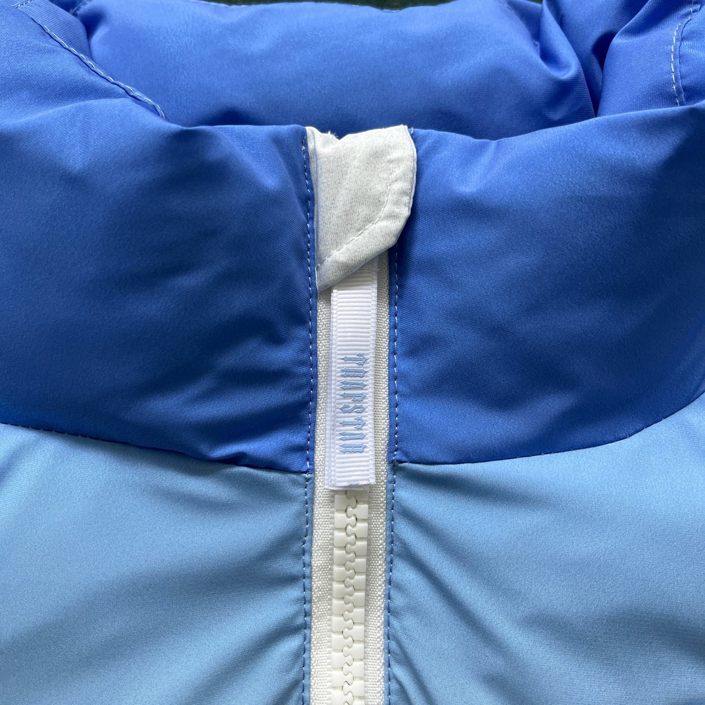 irongate badge gilte-ice blue
