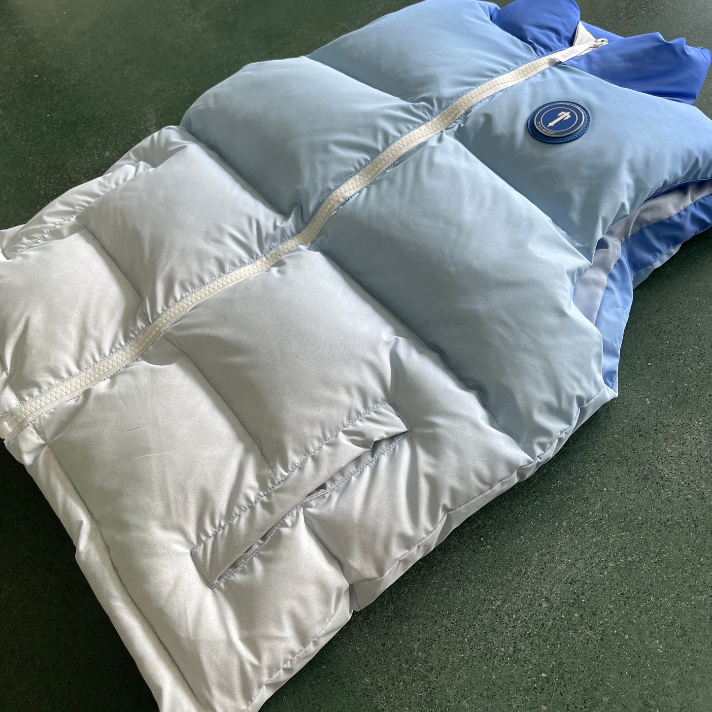 irongate badge gilte-ice blue