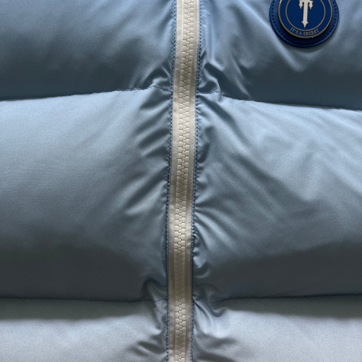 irongate badge gilte-ice blue